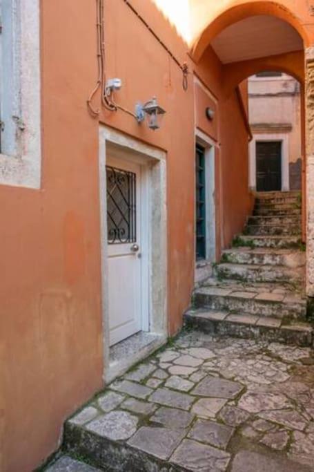 Newly Renovated 1730'S Venetian Loft Apartment Corfu  Exterior photo